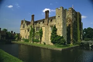 Images Dated 28th July 2008: Hever Castle (1270-1470), childhood home of Anne Boleyn, Edenbridge, Kent