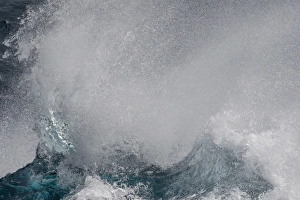 High seas breaking in English Strait, South Shetland Islands, Antarctica, Polar Regions