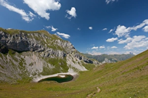 L Imestone Prints: Hiking on the high route 2 in the Dolomites