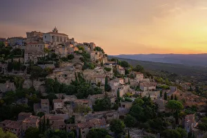 Provence Alpes Cote Dazur Prints: Hilltop village of Gordes at sunrise