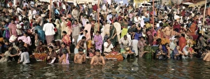 Washin G Prints: Hindus bathing in the early morning in the holy river Ganges