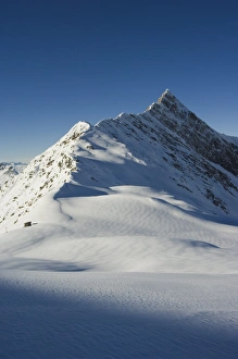 Images Dated 8th January 2000: Hintertux glacier, Mayrhofen ski resort, Zillertal Valley, Austrian Tyrol