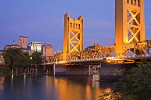 Images Dated 28th September 2009: Historic Tower Bridge over the Sacramento River, Sacramento, California
