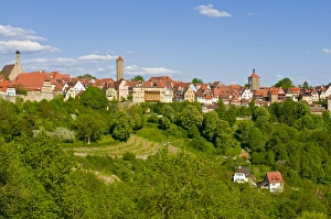 Images Dated 12th May 2008: The historic town of Rothenburg ob der Tauber, Franconia, Bavaria, Germany, Europe