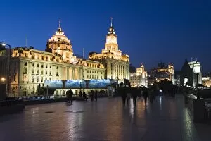 Images Dated 24th January 2009: Historical colonial style buildings illuminated on The Bund, Shanghai, China, Asia