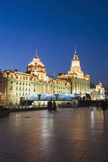 Images Dated 24th January 2009: Historical colonial style buildings illuminated on The Bund, Shanghai, China, Asia