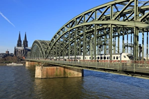 Hohenzollern Bridge with Cologne Cathedral, Cologne, North Rhine-Westphalia, Germany