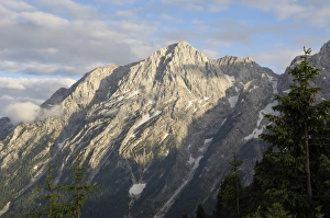Images Dated 18th June 2008: Hoher Goll mountain range seen from the Rossfeld Panoramastrasse