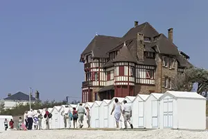 Picardie Prints: Holidaymakers walking along planche (boardwalk) on beach in the holiday resort of Le Crotoy