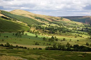 Images Dated 23rd January 2000: Hollins Cross and Lose Hill ridge, Castleton, Dark Peak, Peak District National Park