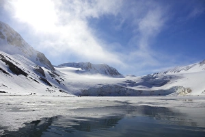 Holmiabukta Glacier in arctic summer sun, Northern Spitzbergen, Svalbard Holmiabukta Glacier in arctic summer sun, Northern Spitzbergen, Svalbard