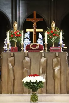 Images Dated 6th March 2009: Holy relics on the main altar, Notre Dame Cathedral, Paris, France, Europe