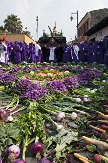 Images Dated 29th March 2009: Holy Week Procession, Antigua, Guatemala, Central America