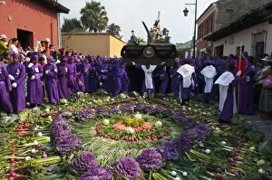 Images Dated 29th March 2009: Holy Week Procession, Antigua, Guatemala, Central America