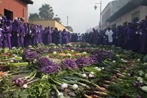Images Dated 29th March 2009: Holy Week Procession, Antigua, Guatemala, Central America