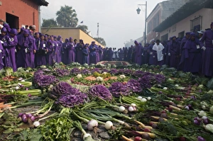 Images Dated 29th March 2009: Holy Week Procession, Antigua, Guatemala, Central America