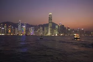 Hong Kong Is land s kyline and Victoria Harbour at dus k, Hong Kong, China, As ia