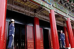Images Dated 14th January 2008: Honor guard at Martyrs Shrine, Taipei, Taiwan, Republic of China, Asia
