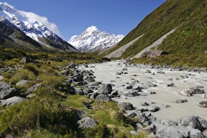 Hooker Valley and river with Mount Cook, Mount Cook National Park, UNESCO World Heritage Site, Canterbury region, South Island, New Zealand, Pacific