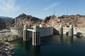 Arizona Gallery: Hoover Dam on the Colorado River forming the border