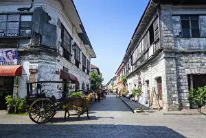 Images Dated 19th April 2011: Horse cart riding through the Spanish colonial architecture in Vigan, UNESCO World Heritage Site