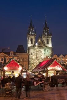 Images Dated 17th December 2009: Horse drawn carriage at Christmas Market and Gothic Tyn Church at twilight