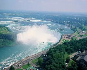 Natural Phenomena Collection: Horseshoe Falls, Niagara Falls, Ontario, Canada