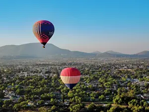 Adventures Prints: Hot air balloons flying towards Teotihuacan over San Francisco Mazapa at sunrise