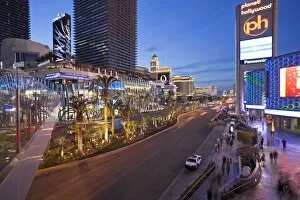 Images Dated 16th April 2011: Hotels and casinos along the Strip, Las Vegas, Nevada, United States of America, North America