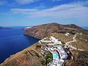 Caldera Prints: Hotels at the edge of the caldera