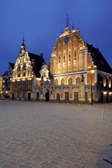 House of the Blackheads at night