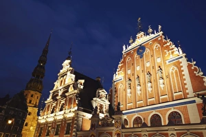 Images Dated 15th August 2009: House of Blackheads in Town Hall Square (Ratslaukums) with St. Peters in background