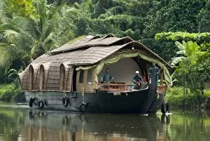 House boat on the Backwaters, near Alappuzha (Alleppey), Kerala, India, Asia