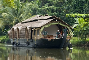 Images Dated 27th November 2006: House boat on the Backwaters, near Alappuzha (Alleppey), Kerala, India, Asia