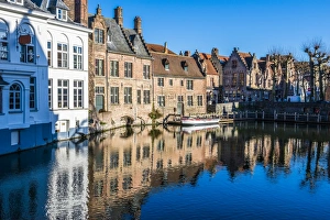 Houses along a channel, Historic center of Bruges, UNESCO World Heritage Site, Belgium, Europe