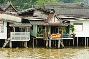Houses on the Chao Phraya River, Bangkok, Thailand, Southeast Asia, Asia