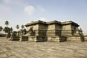 Images Dated 8th May 2008: The Hoysala style Chennakeshava Temple at Belur, Karnataka, India, Asia