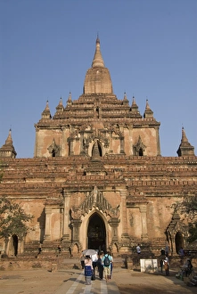 Traditionally Myanmarian Prints: Htilominlo Pahto, Bagan (Pagan), Myanmar (Burma), Asia