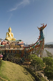Images Dated 2nd January 2008: Huge golden Buddha on the banks of the Mekong River at Sop Ruak, Thailand