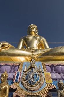 Images Dated 2nd January 2008: Huge golden Buddha on the banks of the Mekong River at Sop Ruak, Thailand