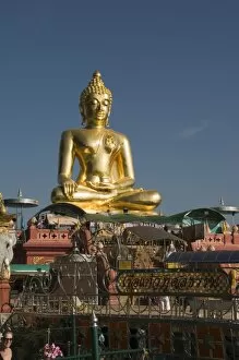 Images Dated 2nd January 2008: Huge Golden Buddha at Sop Ruak, Golden Triangle, Thailand, Southeast Asia, Asia