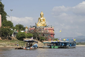 Images Dated 2nd January 2008: Huge Golden Buddha at Sop Ruak, Golden Triangle, Thailand, Southeast Asia, Asia