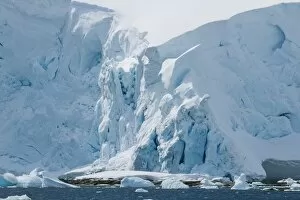 Images Dated 7th December 2011: Huge ice shelf on Mikkelson Island, Antarctica, Polar Regions