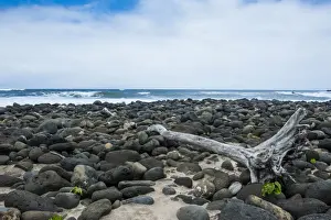 Pebbles Prints: Huge pebbles on the Halawa beach in Halawa Bay on the island of Molokai