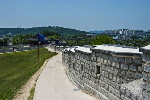 Korean Prints: Huge stone walls around the fortress of Suwon