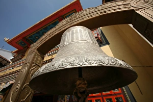 Images Dated 30th October 2007: A huge Tibetan bell hangs outside a temple in Bodinath, Kathmandu, Nepal, Asia