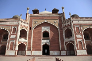Images Dated 10th April 2010: Humayuns tomb, UNESCO World Heritage Site, New Delhi, India, Asia