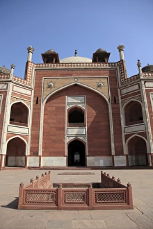 Images Dated 10th April 2010: Humayuns tomb, UNESCO World Heritage Site, New Delhi, India, Asia