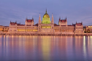 Images Dated 19th November 2009: Hungarian Parliament Building and the River Danube at sunset, Budapest, Hungary, Europe