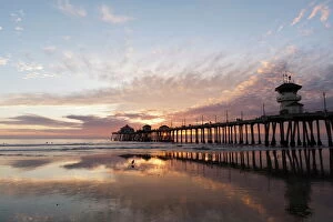 Images Dated 5th December 2010: Huntington Beach Pier, California, United States of America, North America